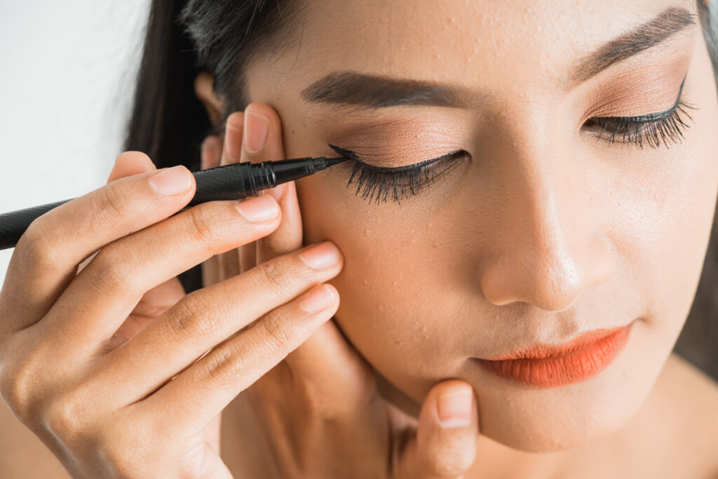 Eye Liner Retouch